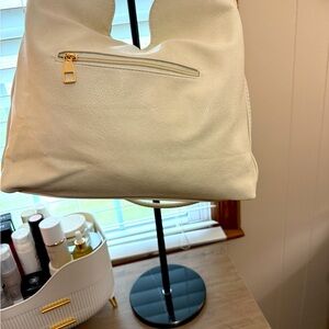 Chic Cream Shoulder Bag. Gucci Rendition!